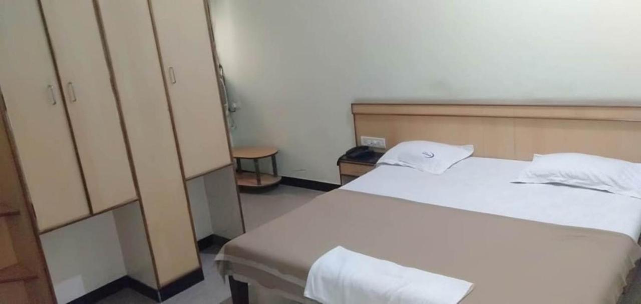 Iroomz Hoysala Residency Bellary Eksteriør bilde