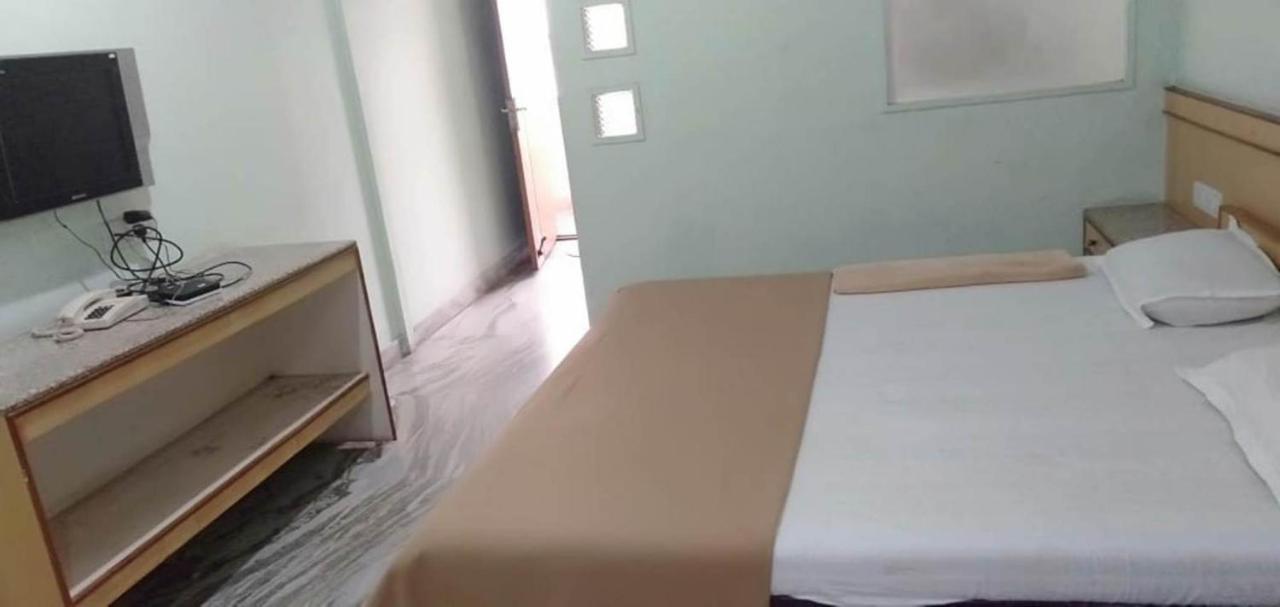 Iroomz Hoysala Residency Bellary Eksteriør bilde