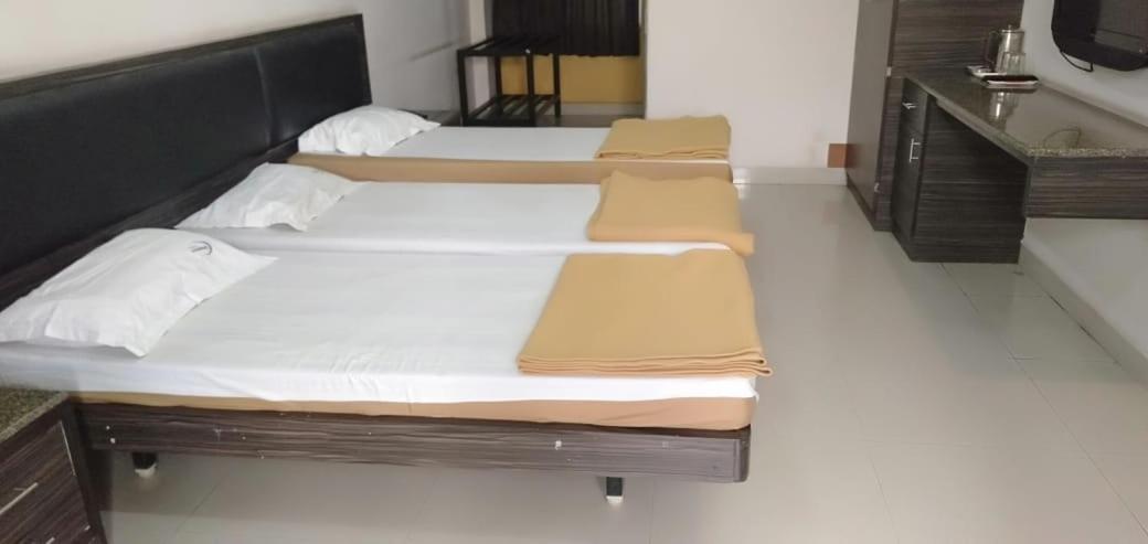 Iroomz Hoysala Residency Bellary Eksteriør bilde