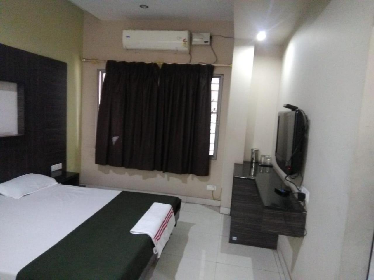 Iroomz Hoysala Residency Bellary Eksteriør bilde